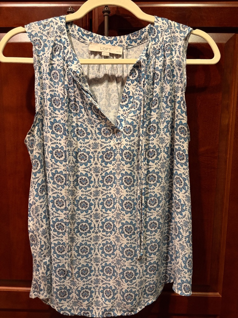 LOFT Blue and White Floral Sleeveless V-Neck Tank size MP